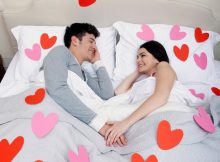 kika5011583_heart-shapes-on-bedclothes-Couple-in-bed